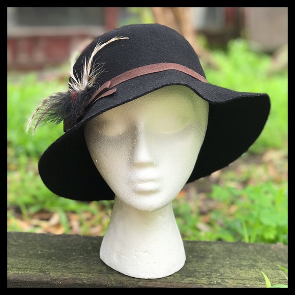 Forever 21 Accessories - Feather wool hat
